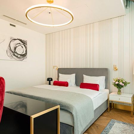 Hotel Ferreus Modern Art Deco Krakau Exterior foto A bedroom at the hotel