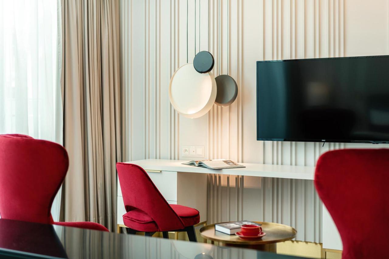 Hotel Ferreus Modern Art Deco Krakau Exterior foto The interior of a suite at the hotel
