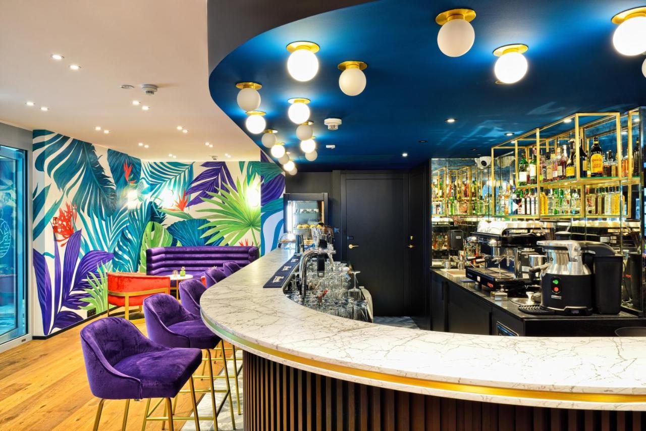 Hotel Ferreus Modern Art Deco Krakau Exterior foto The bar at the 2019-opened restaurant