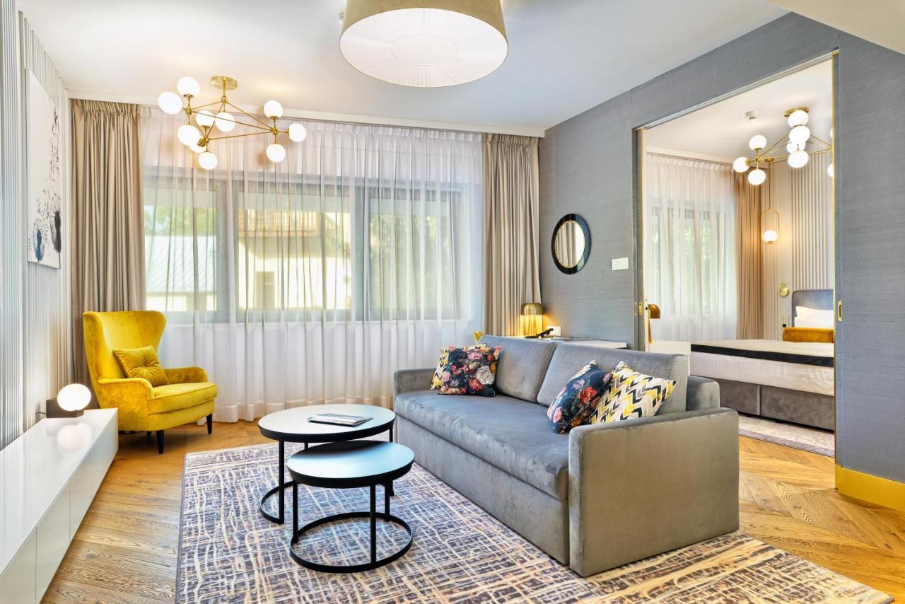 Hotel Ferreus Modern Art Deco Krakau Exterior foto A living room in a modern apartment